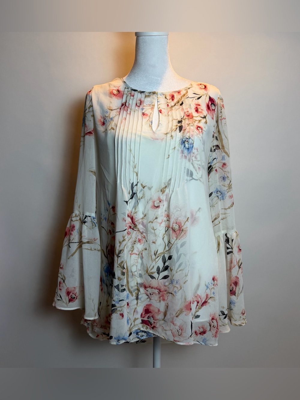 White House Black Market Cream Floral Pintuck Blouse - Picture 2 of 12